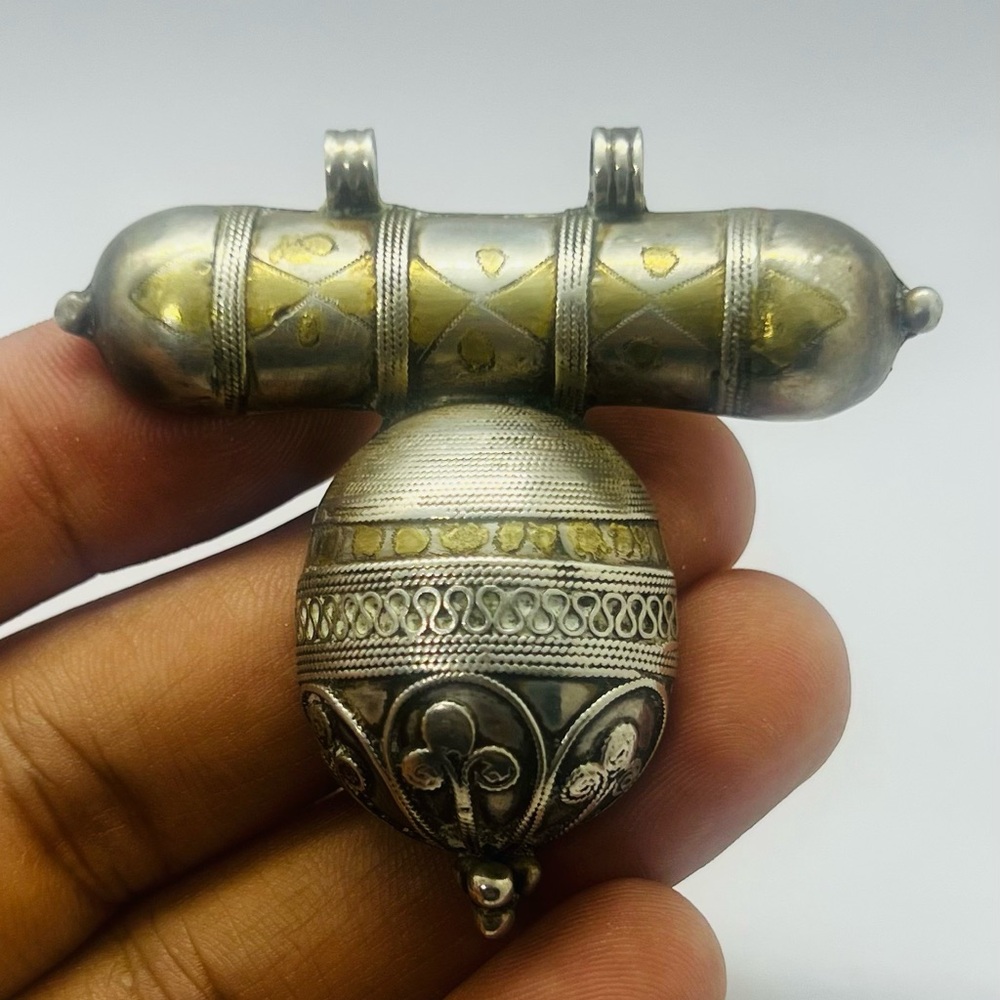 Beautiful Old Central Asian Jewelry Pure Sliver Pendant With Gold Plated - Picture 1 of 5
